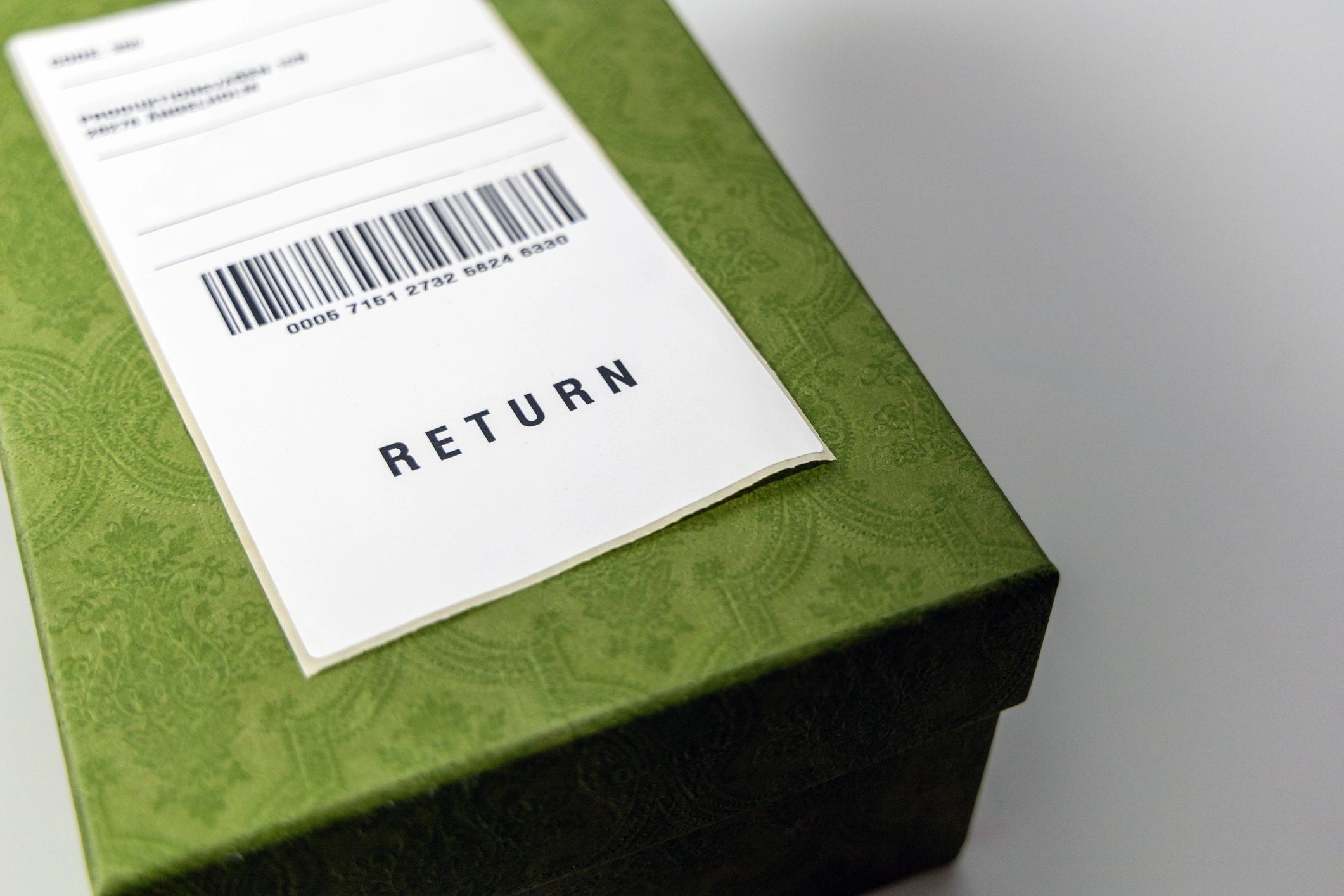 Return shipping label attached to a parcel box